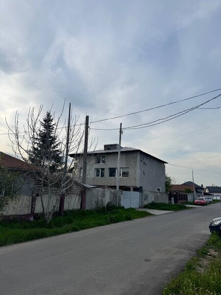 Balaceanca, la 10 min. de Bucuresti, vila P+1+M cu 6 camere dec., reducere.