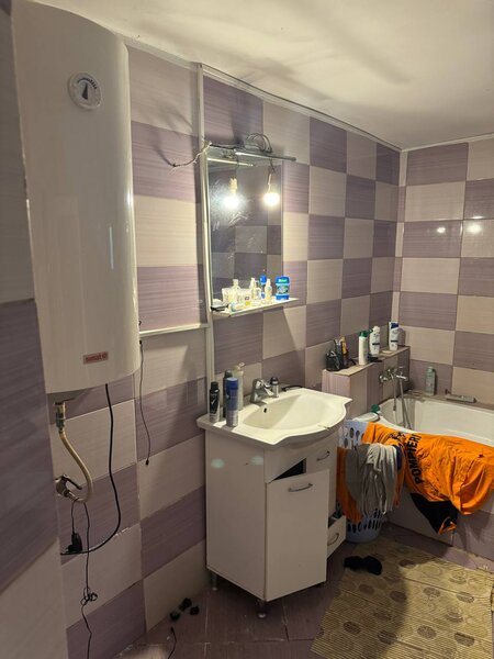 Balaceanca, la 10 min. de Bucuresti, vila P+1+M cu 6 camere dec., reducere.
