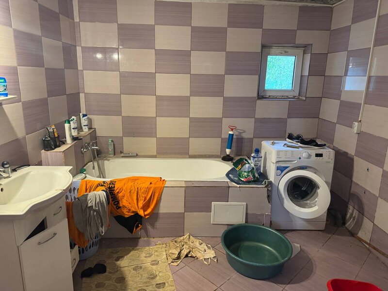 Balaceanca, la 10 min. de Bucuresti, vila P+1+M cu 6 camere dec., reducere.