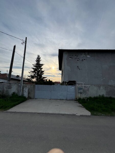 Balaceanca, la 10 min. de Bucuresti, vila P+1+M cu 6 camere dec., reducere.